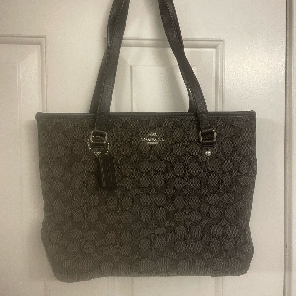 Used coach purse. Black
